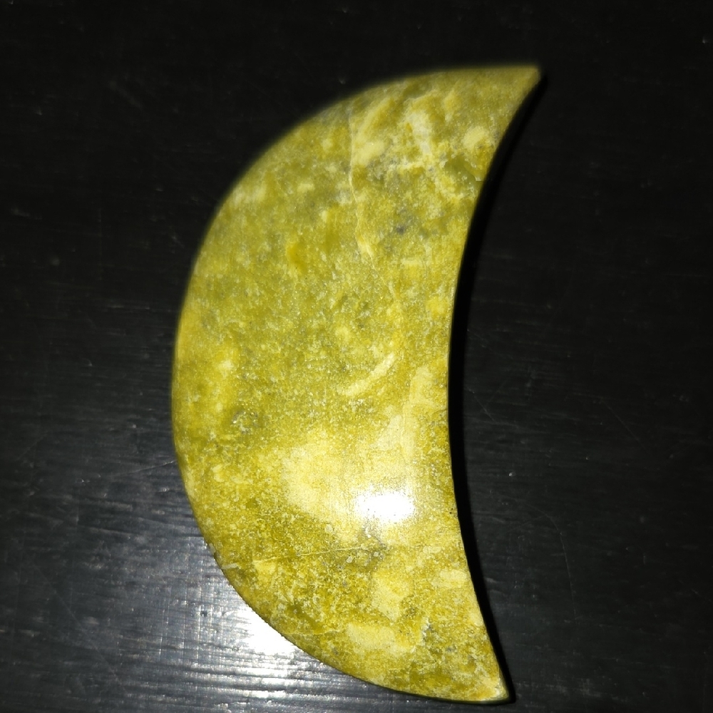 Serpentine Moon Natural Stone Crystal Carving NEW
